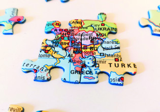 Η Ελλάδα αντιμέτωπη με τεκτονικές αλλαγές