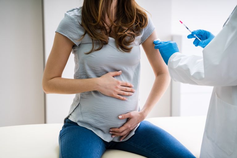 Κοροναϊός: «Θωρακισμένα» επί μήνες τα βρέφη των εμβολιασμένων εγκύων