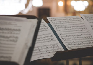 Έρευνα: Ανακαλύφθηκαν για πρώτη φορά «νευρώνες του τραγουδιού» στον ανθρώπινο εγκέφαλο