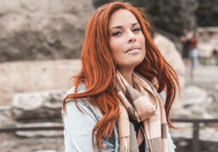 Η Σίσσυ Χρηστίδου χαμογελάει ξανά στην αγκαλιά της μικρής Ada