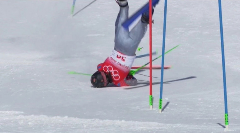 Χειμερινοί Ολυμπιακοί Αγώνες: Κόβει την ανάσα η πτώση αθλητή του σκι – Τον έσωσε το κράνος