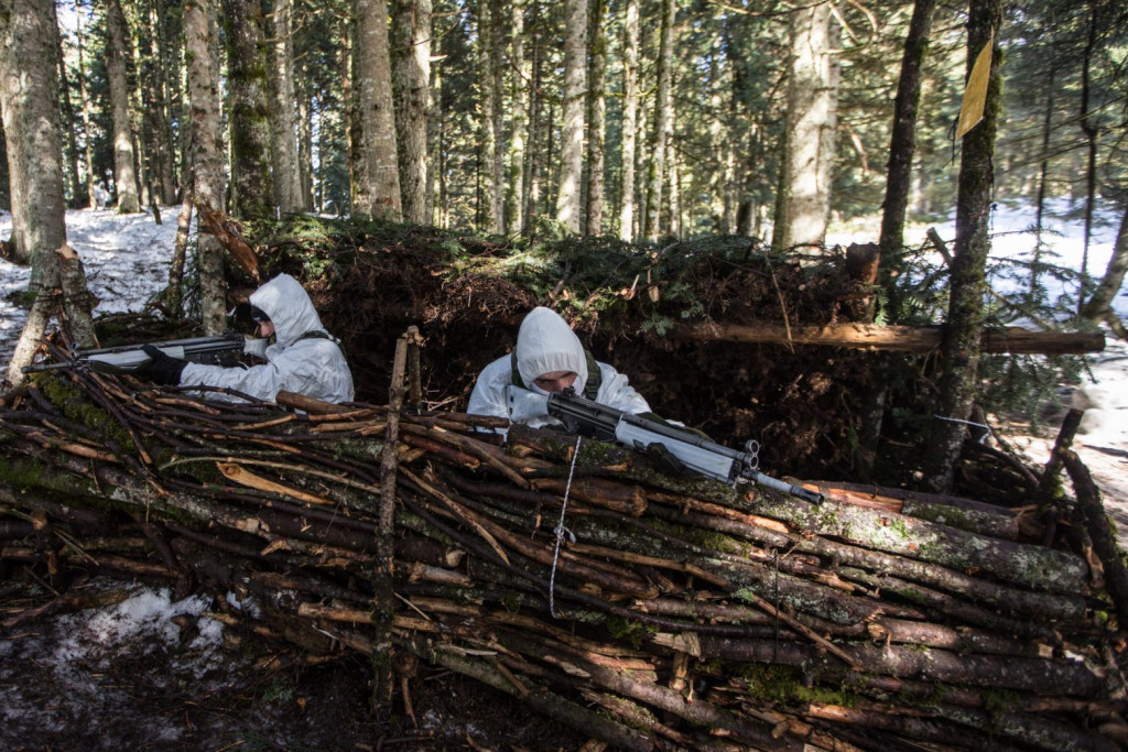 Ελληνικός Στρατός: Εντυπωσιακές εικόνες από σκληρή χειμερινή εκπαίδευση Ελλήνων υπαξιωματικών