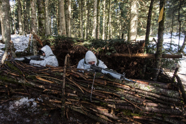 Ελληνικός Στρατός: Εντυπωσιακές εικόνες από σκληρή χειμερινή εκπαίδευση Ελλήνων υπαξιωματικών