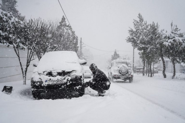 Drivers’ tests in Greece to now include snow chain placement