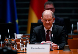 Γερμανία: Κρατάει ανοιχτή την πρεσβεία στο Κίεβο – Την Τρίτη στη Μόσχα ο Σολτς