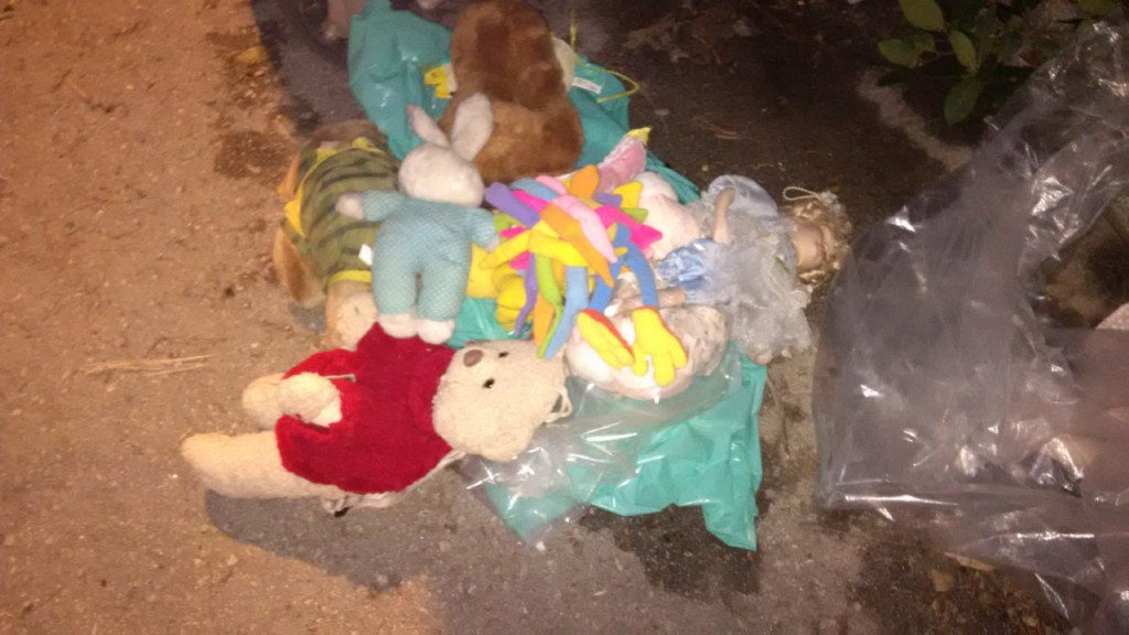 Παπάγου: Πεταμένα στα σκουπίδια