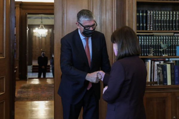 Συνάντηση Σακελλαροπούλου με τον υφυπουργό Ανάπτυξης