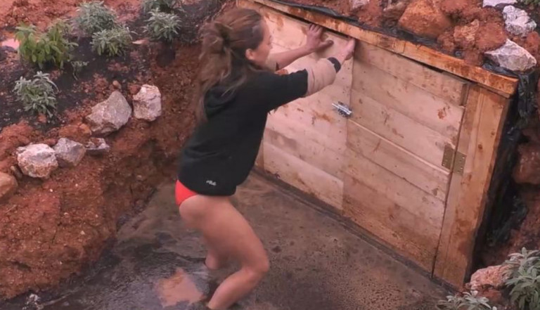 Η Φάρμα: Έξαλλη η Μαρία Παπαγεωργίου με την Αθανασία Τζουμελέκα – «Το μισό κ@λ@μέρι ήταν έξω»