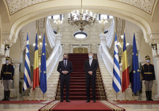 Μητσοτάκης από Ρουμανία: Καμία αλλαγή συνόρων με τη βία δεν μπορεί να γίνει ανεκτή