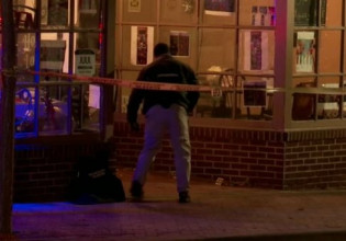 ΗΠΑ: Ένας νεκρός και τέσσερις τραυματίες μετά από πυροβολισμούς κοντά σε πανεπιστημιούπολη στη Βιρτζίνια