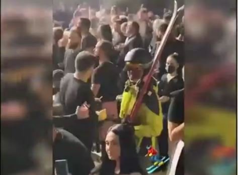 Πήγε στον Βέρτη με στολή και πέδιλα του σκι