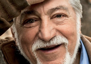 Ανέστης Βλάχος: «Η διαθήκη είναι πλαστή, δεν είναι τα γράμματά του»