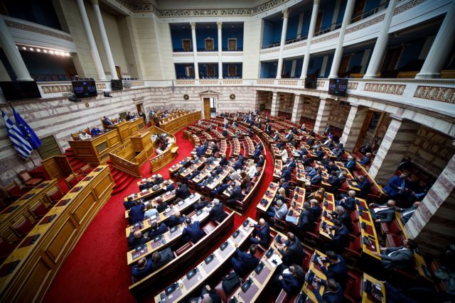 Πόλεμος στην Ουκρανία: Τη Βουλή ενημερώνει αύριο ο Μητσοτάκης – Συμβούλιο Αρχηγών ζητάει ο Ανδρουλάκης