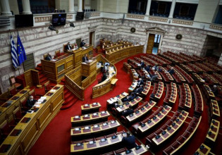 ΣΥΡΙΖΑ: Δεν μπορεί η αποκατάσταση στο Μάτι να είναι μπαράκια αντί για νοσοκομεία