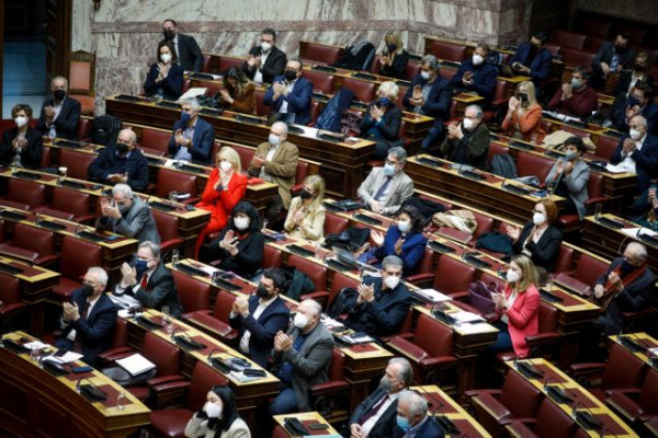 Καβγάς Γιαννακοπούλου – Ραγκούση για την κυβέρνηση… Καραμανλή