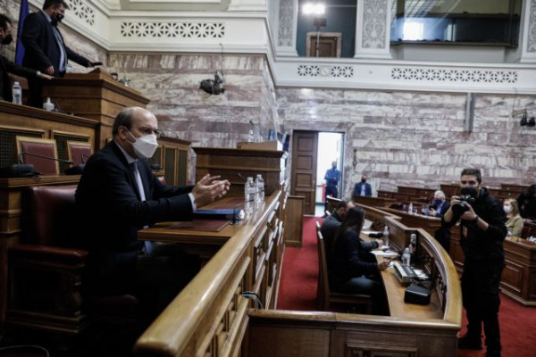 Στην Ολομέλεια της Βουλής αύριο το νομοσχέδιο για τον ΕΦΚΑ – Επίθεση Χατζηδάκη σε ΣΥΡΙΖΑ