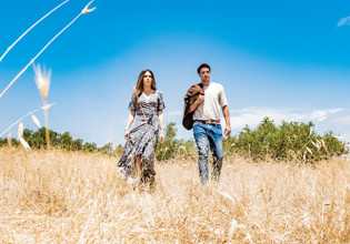 Η Γη της Ελιάς: Χωρισμός σοκ στη Μάνη – Του ετοιμάζει βαλίτσα και τον διώχνει από το σπίτι