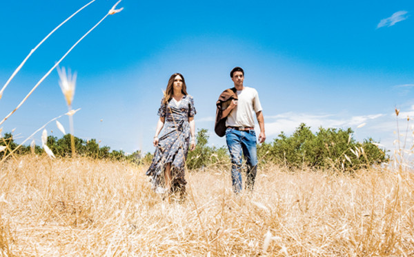 Η Γη της Ελιάς: Χωρισμός σοκ στη Μάνη – Του ετοιμάζει βαλίτσα και τον διώχνει από το σπίτι