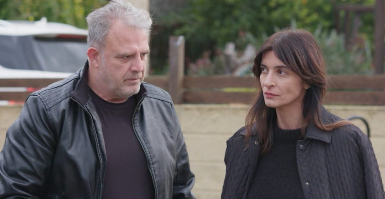 Η Γη της Ελιάς: Ο Στάθης ζητά από την Ιουλία να χωρίσει τον Κουράκο