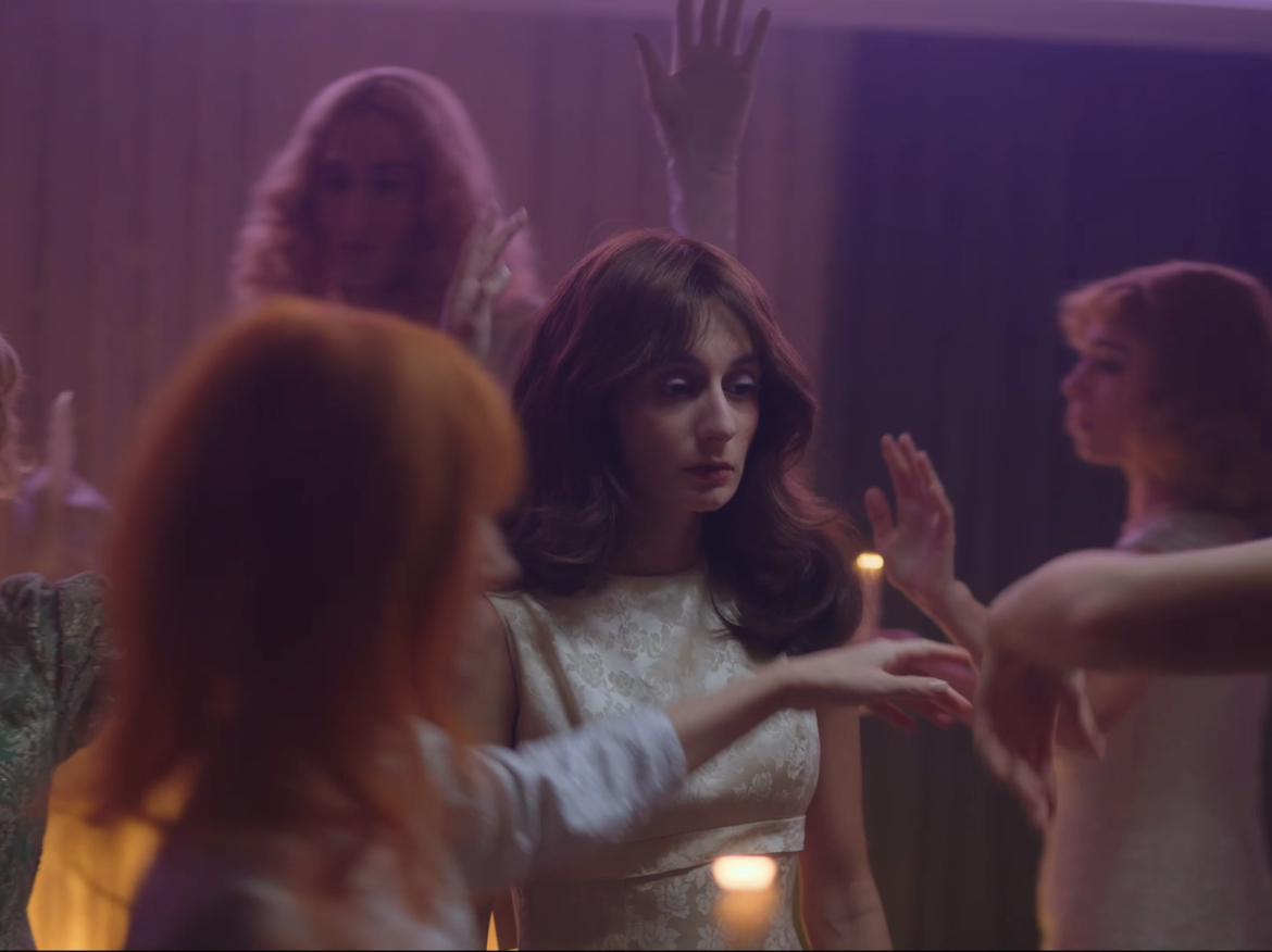 Σίλια Κατραλή: Μας προσκαλεί σε μια Εδέμ με χαμηλό ενοίκιο