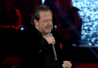 «Ποιος να συγκριθεί μαζί σου»: Το Twitter έπαθε έρωτα με τον Γιάννη Πάριο