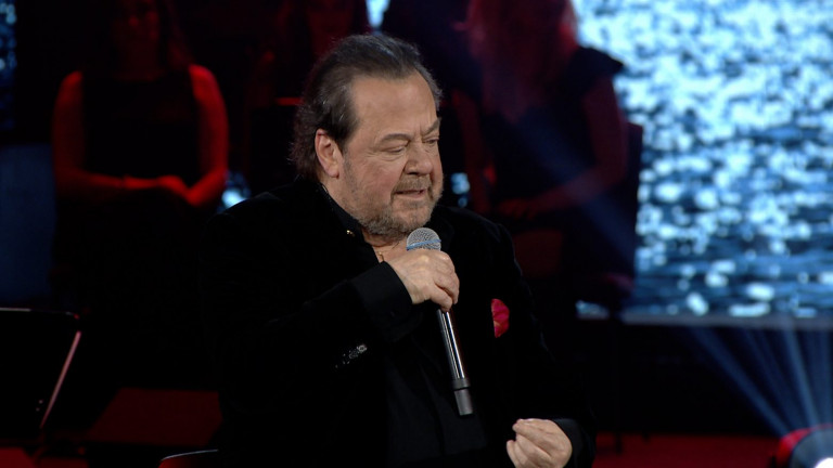 «Ποιος να συγκριθεί μαζί σου»: Το Twitter έπαθε έρωτα με τον Γιάννη Πάριο