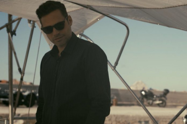 Σκοτεινή Θάλασσα: Ο Χρήστος ζητά από τον Κωστή να τον βοηθήσει στην έρευνα για την Άννα