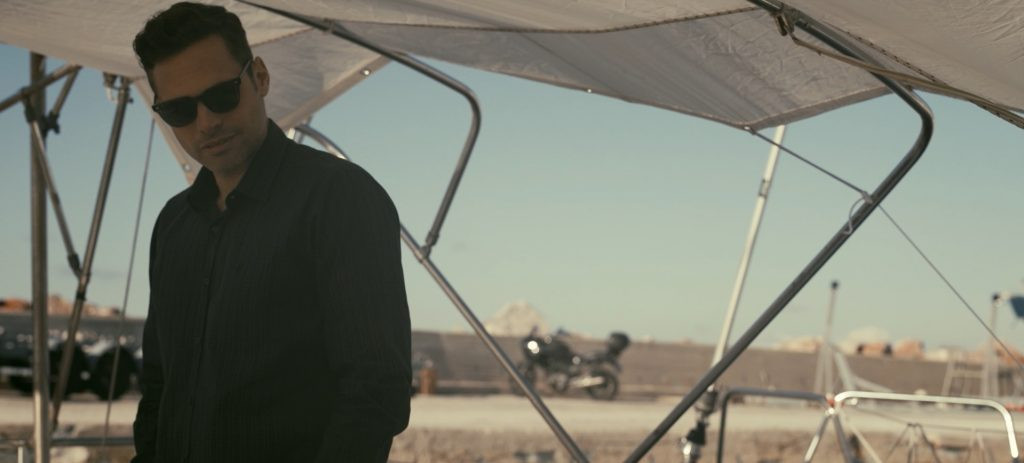 Σκοτεινή Θάλασσα: Ο Χρήστος ψάχνει την Άννα, καταλήγει σε μανιακό επεισόδιο και ξεκινά πάλι το ποτό