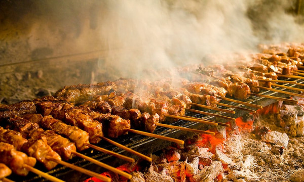 Αργίες 2022: Πότε πέφτει η Τσικνοπέμπτη και η Καθαρά Δευτέρα