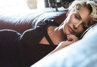 Σάρον Στόουν: Η νέα φωτογράφιση 30 χρόνια μετά το «Βασικό Ένστικτο»