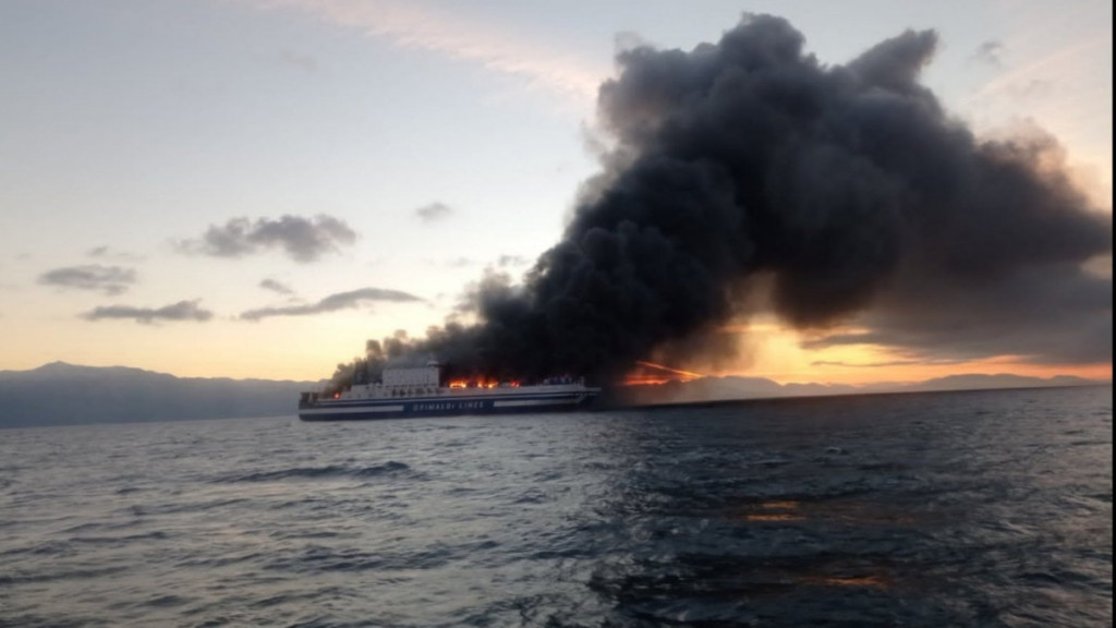 Φωτιά σε πλοίο στην Κέρκυρα: Στους 14 οι αγνοούμενοι – Τρεις Έλληνες ανάμεσά τους