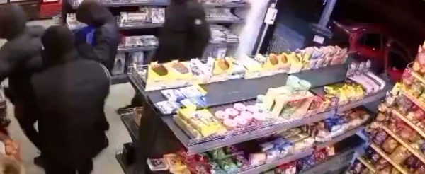 Θεσσαλονίκη: Βίντεο – ντοκουμέντο από ένοπλη ληστεία σε μίνι μάρκετ