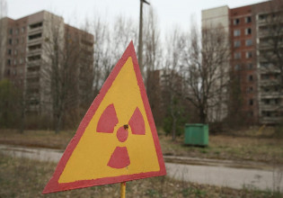 Πόλεμος στην Ουκρανία: Ζευγάρι που γλίτωσε από το πυρηνικό δυστύχημα του Τσερνόμπιλ, παγιδεύτηκε στο σπίτι του