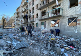 Τζούλιαν Σμιθ: «Μας απασχολεί το ενδεχόμενο μιας προβοκάτσιας από τη Ρωσία»