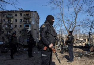 Πόλεμος στην Ουκρανία: Αποθήκες καυσίμων και αποθέματα τροφίμων στοχοποιούν οι Ρώσοι