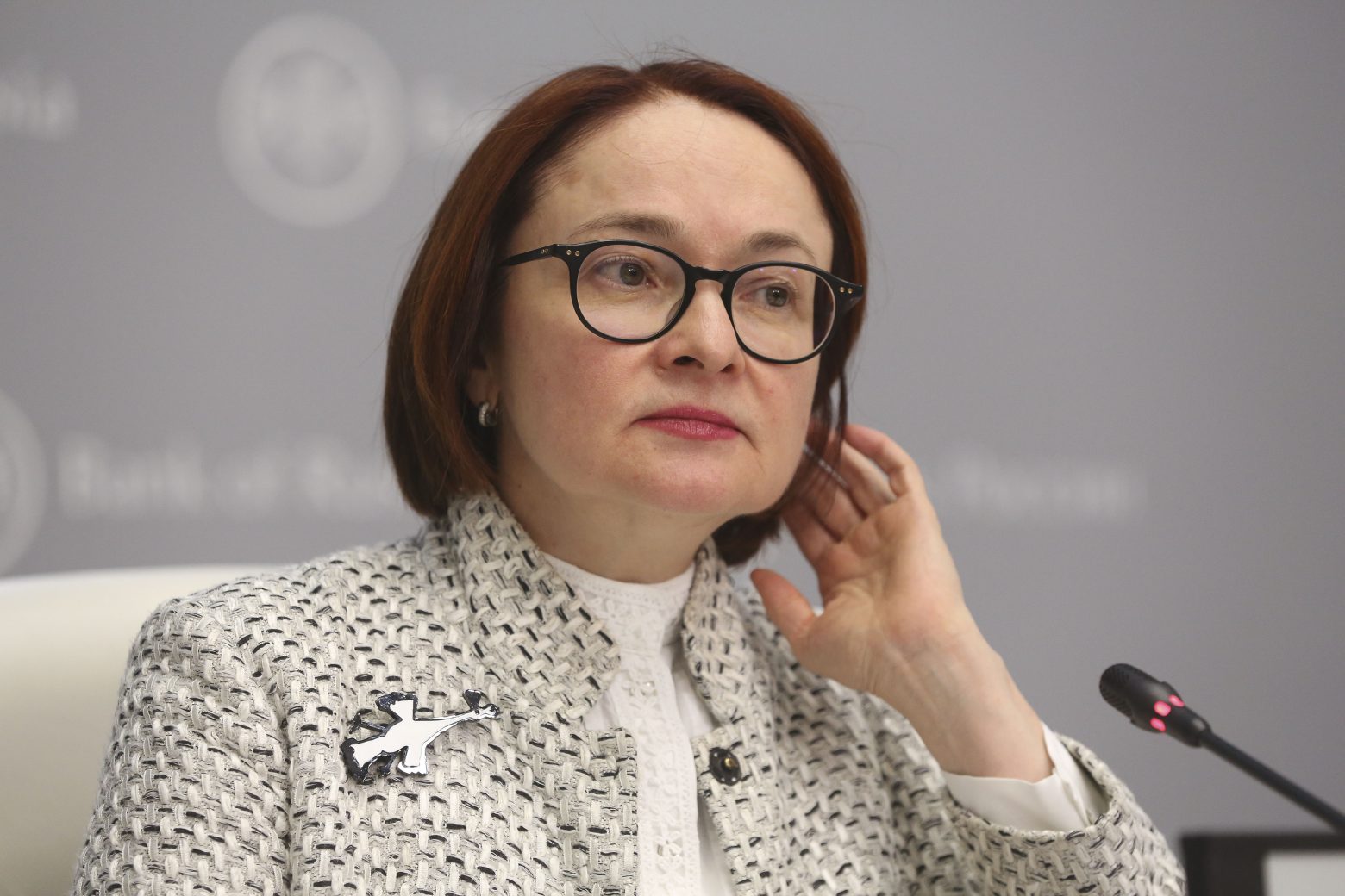 Ρωσία: Η επικεφαλής της Κεντρικής Τράπεζας θέλει να παραιτηθεί, αλλά ο Πούτιν λέει «όχι»