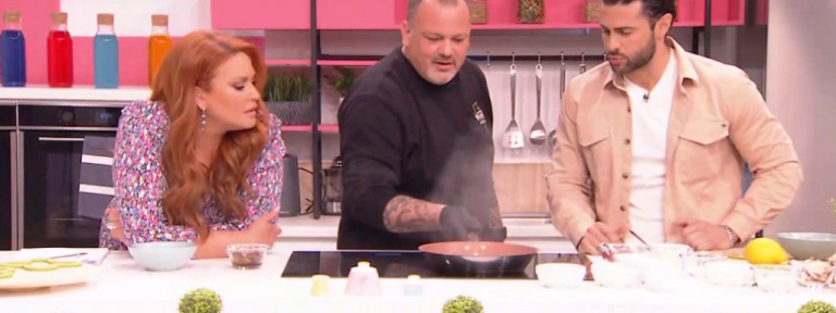 Ο Δημήτρης Σκαρμούτσος μας ετοιμάζει ριζότο με μανιτάρια και μοσχαράκι