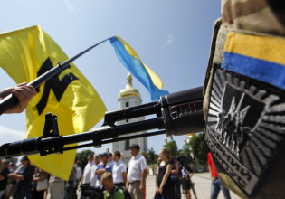 Πόλεμος στην Ουκρανία: Τι σχέση έχει η ακροδεξιά με τα δύο στρατόπεδα