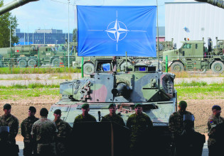 Πόλεμος στην Ουκρανία: Το νέο αμυντικό δόγμα ΝΑΤΟ-Ευρώπης – Τι περιλαμβάνει το κείμενο «Στρατηγική Πυξίδας»