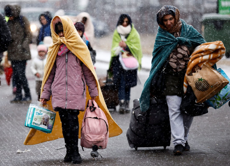 Πόλεμος στην Ουκρανία: «Ταρακουνιούνται οι τοίχοι, σπάνε τα παράθυρα»