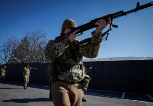 Πόλεμος στην Ουκρανία: Μπορεί η αποστολή οπλισμού να φέρει το ΝΑΤΟ σε ευθεία σύγκρουση με τη Ρωσία