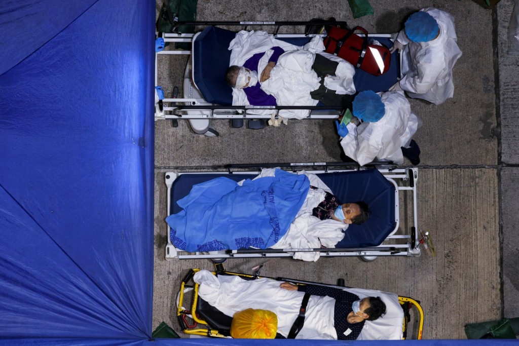 Κοροναϊός: Μειώνονται σε παγκόσμιο επίπεδο οι νέες λοιμώξεις και οι θάνατοι