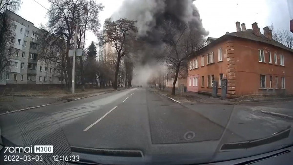 Πόλεμος στην Ουκρανία: Η στιγμή που ρωσικές δυνάμεις βομβαρδίζουν κατοικημένη περιοχή