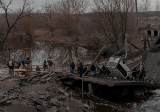 Πόλεμος στην Ουκρανία: Ρωσικές δυνάμεις προχωρούν προς τον τρίτο πυρηνικό σταθμό, λέει ο Ζελένσκι