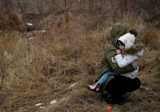 Πόλεμος στην Ουκρανία: «Στη Μαριούπολη συντελείται μια γενοκτονία κατά του ουκρανικού λαού και των Ελλήνων»