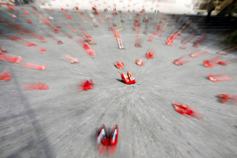 Παγκόσμια Ημέρα της Γυναίκας: Πώς η πανδημία επιδείνωσε τις συνθήκες ζωής των γυναικών