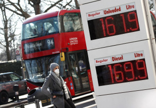 Πόσο θα «βουλιάξει» την παγκόσμια οικονομία ο πόλεμος στην Ουκρανία