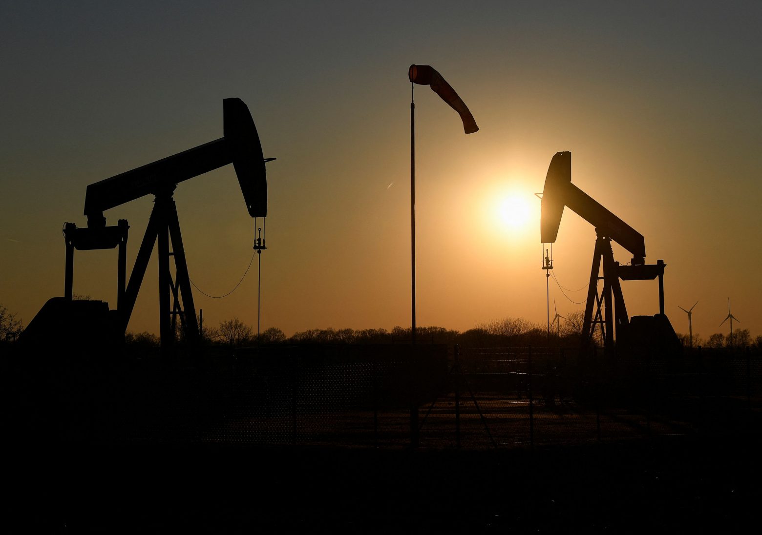 Πετρέλαιο: «Βουτιά» έως 17% - Ηνωμένα Αραβικά Εμιράτα και Ιράκ «αποδυναμώνουν» τον Πούτιν