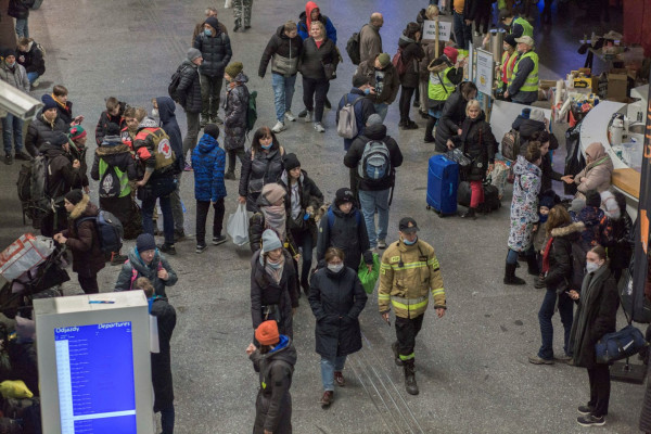 Πόλεμος στην Ουκρανία: Πρόσφυγες πλέον και από τα δυτικά της χώρας υπό τον φόβο βομβαρδισμών