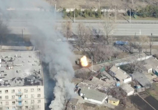 Ουκρανία: Άλλαξε κατεύθυνση η αποστολή που μεταφέρει τον Έλληνα πρόξενο της Μαριούπολης